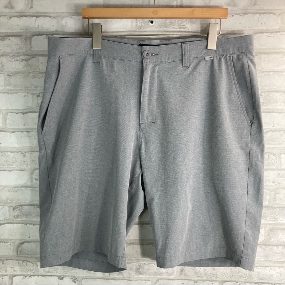 Travis Mathew Men's Grey Golf Shorts Size 38